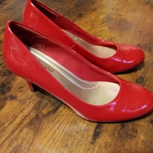 Gorgeous Comfort Plus Sz 6.5 Sexy Red Women's Heels